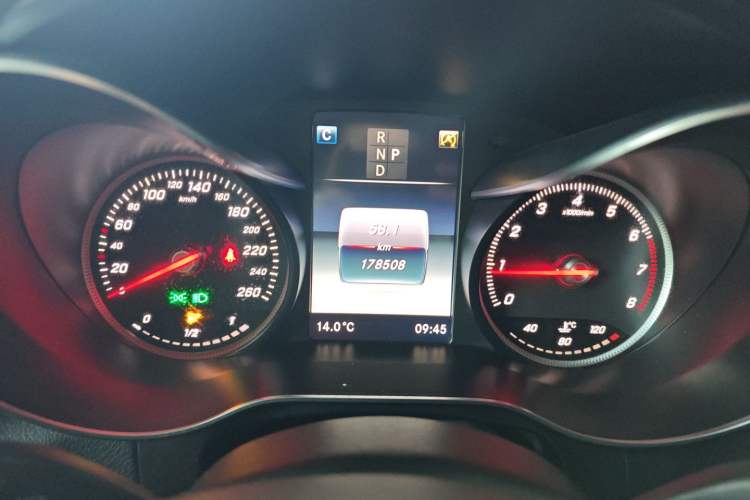 Used Mercedes-Benz GLC 2018 GLC 260 4MATIC Luxury Model
