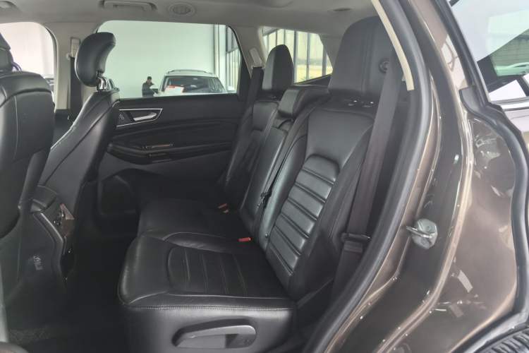 Used Ford Edge 2017 EcoBoost 245 Two-Wheel-Drive Sporty 7-Seater
