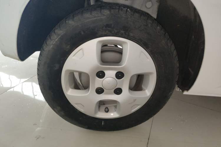 Used Roewe Clever 2021 302 km New Four-Seater Super-Efficient Version
