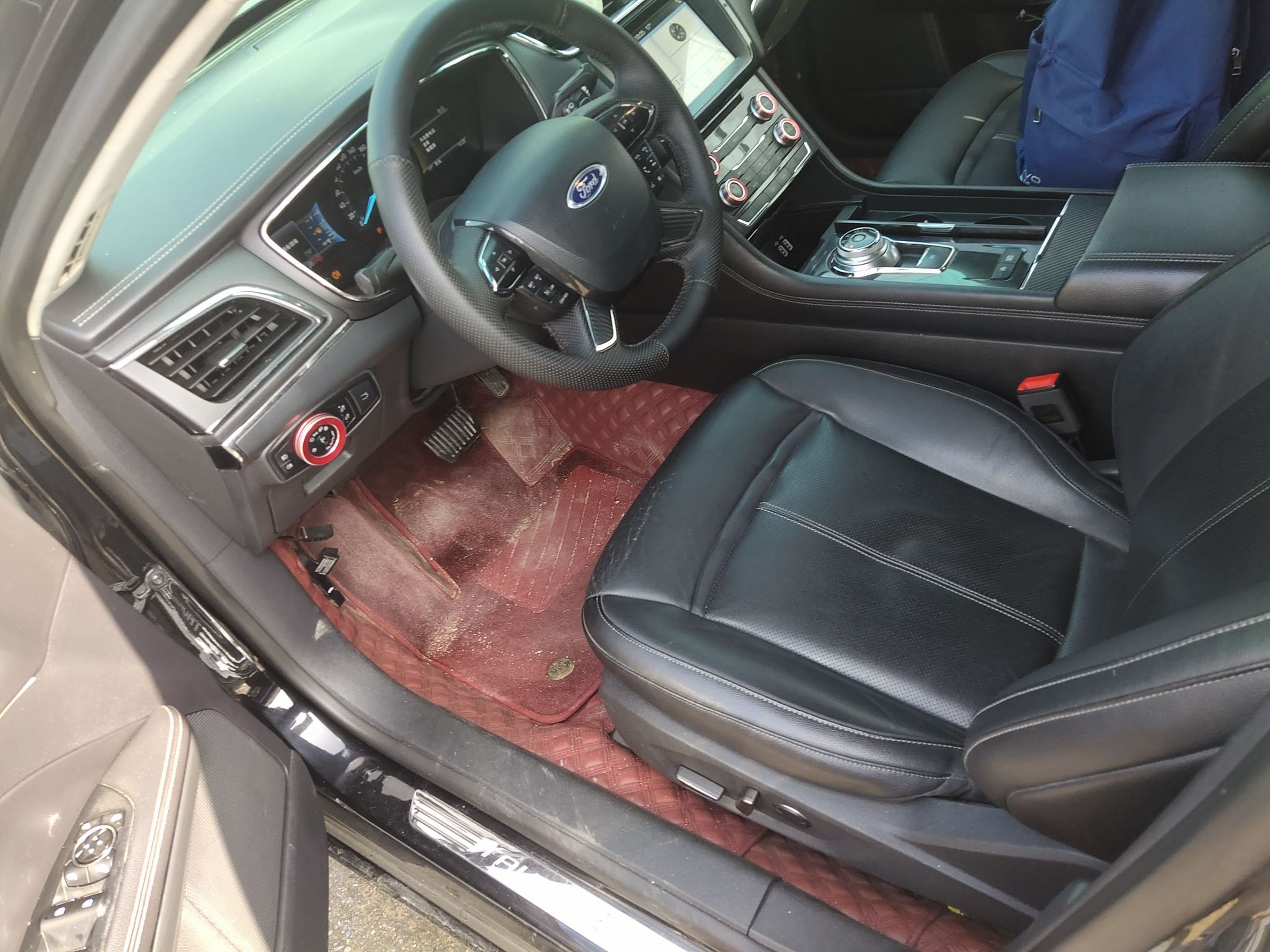 Переднее сиденье в автомобиле