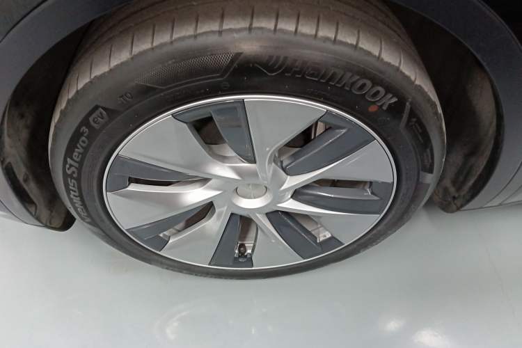 Used Tesla Model Y 2021 Long-Range All-Wheel-Drive Version
