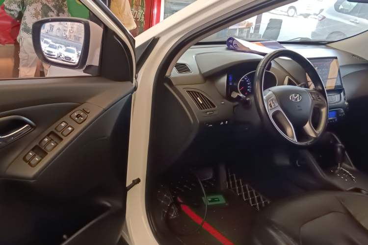 Used Hyundai ix35 2013 2.0L Automatic Two-Wheel Drive Smart GLS China IV Standard
