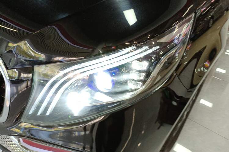 Used Mercedes-Benz Vito 2023 2.0T Elite Version 7 Seats