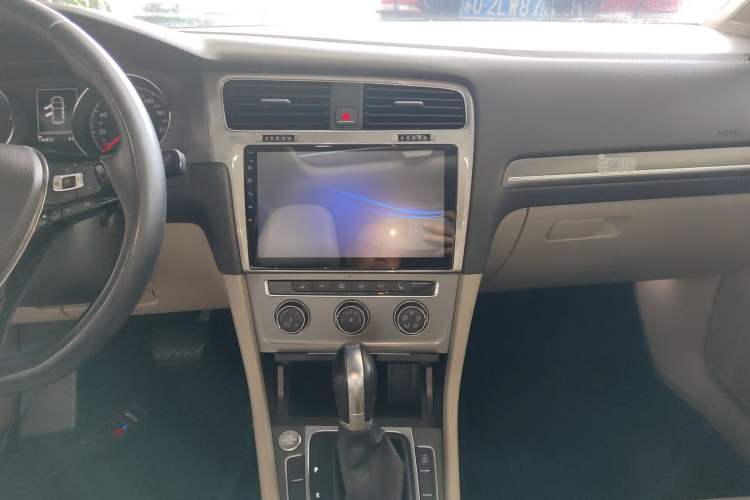 Used Volkswagen Golf 2015 1.4TSI Automatic Luxury Model
