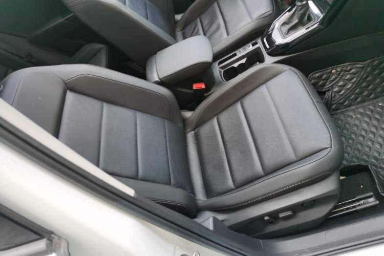 Used Volkswagen T-ROC 2022 280TSI DSG Two-Wheel Drive Comfort PLUS
