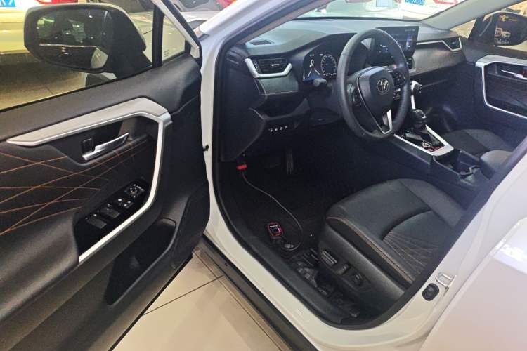 Used Toyota RAV4 2024 Dual-Motor 2.5L E-CVT Two-Wheel Drive Elite Plus Edition
