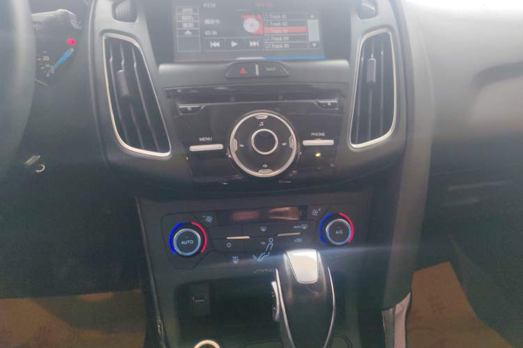 Used Ford Focus 2015 Hatchback 1.6L Automatic Fashion Edition