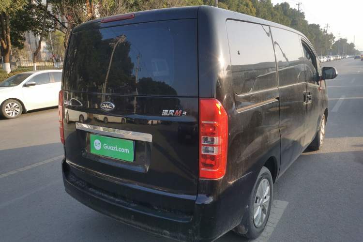 Used  M3 2022 1.8L 7-seat Standard Edition
