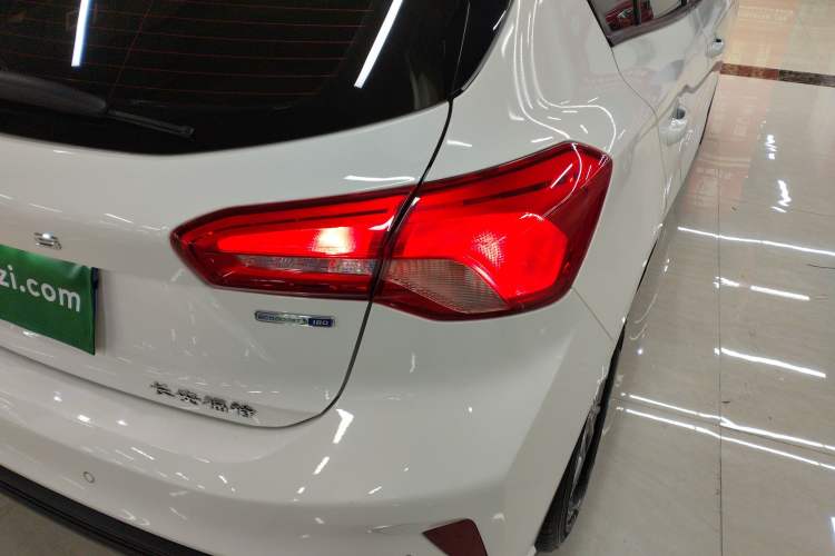 Used Ford Focus 2021 Hatchback EcoBoost 180 Automatic Titanium Edition
