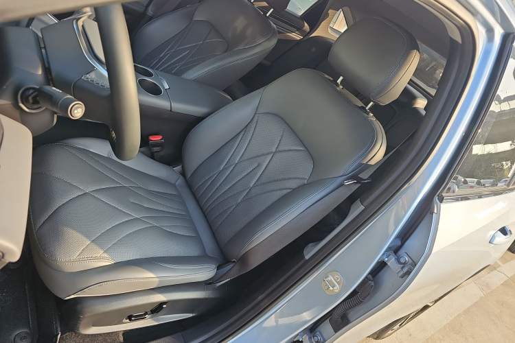 Used  L6 2025 EM-i 140km Starship Edition