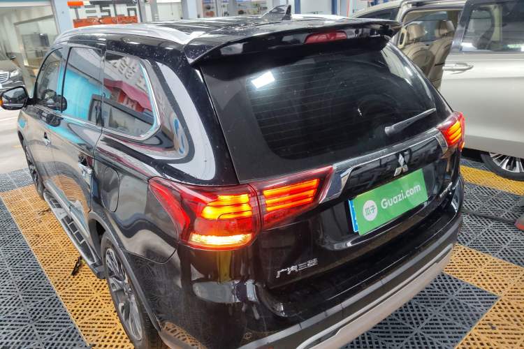 Used Mitsubishi Outlander 2019 2.4L 4x4 Zhi Xiang Edition 5 Seats China VI Standard

