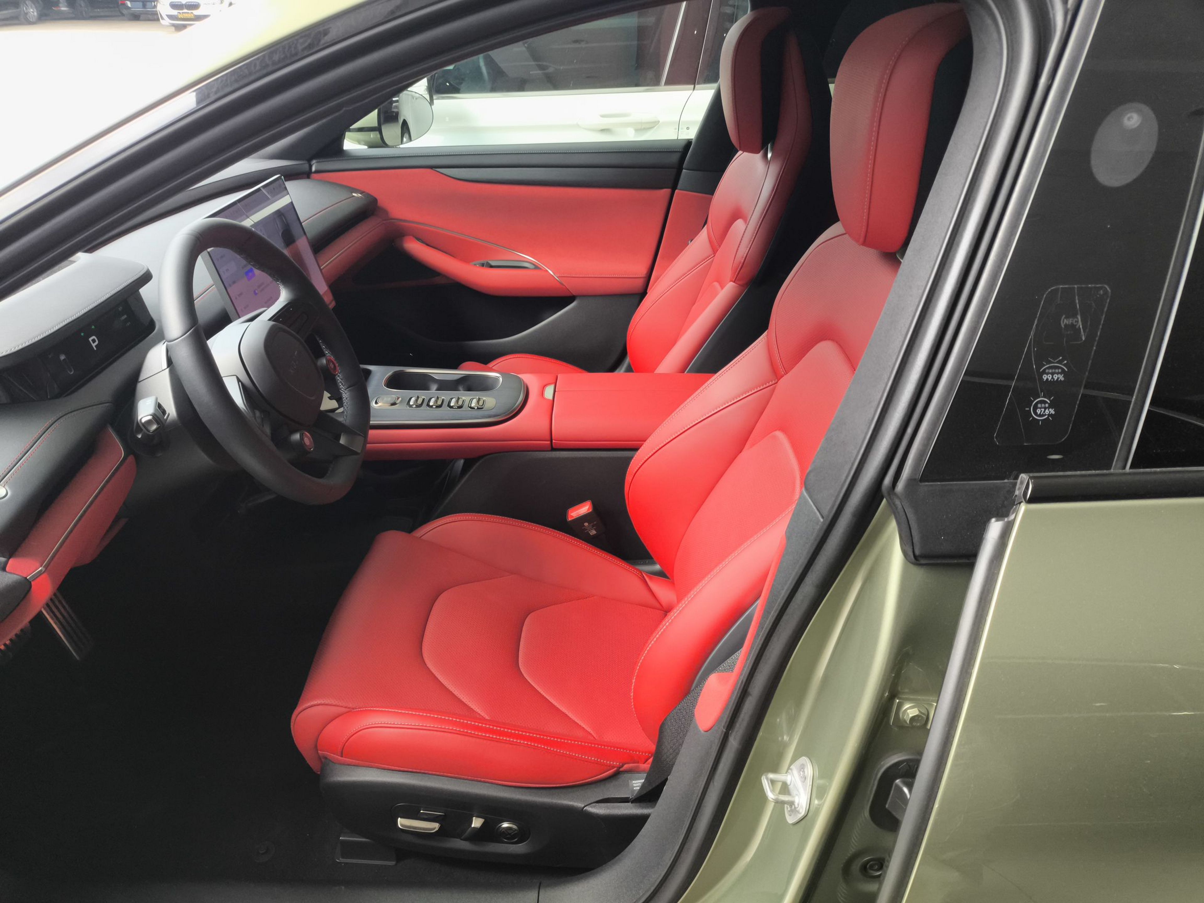 Переднее сиденье в автомобиле