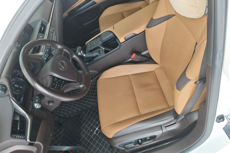 Used Lexus ES 2020 300h Deluxe Edition
