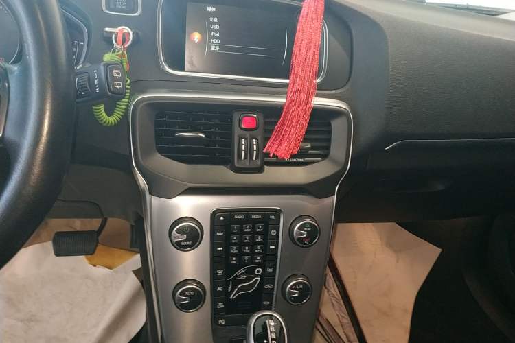 Used Volvo V40 2017 T3 Zhiya Edition
