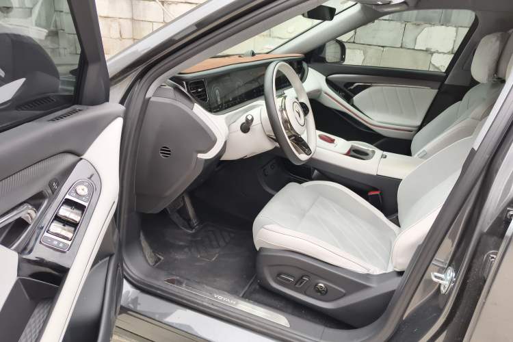 Used VOYAH FREE 2025 318 259 km All-Wheel-Drive Exploration Edition