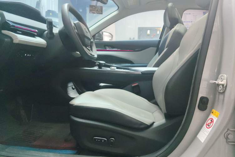 Used Changan UNI-V iDD 2023 ZhiDian iDD 1.5T 113km ZhiKu Model
