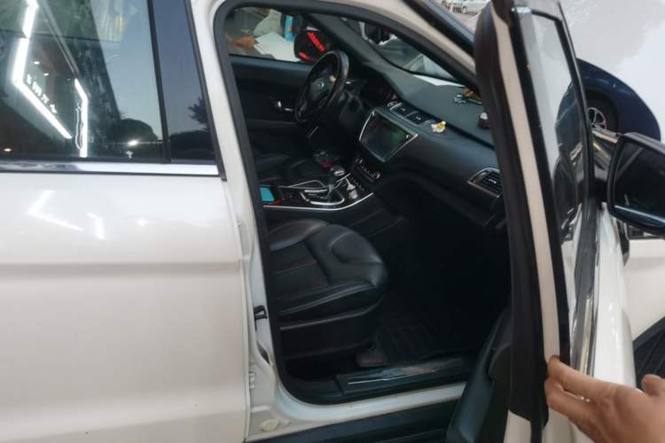 Used Land X7 2015 2.0T Panoramic Prestige Edition
