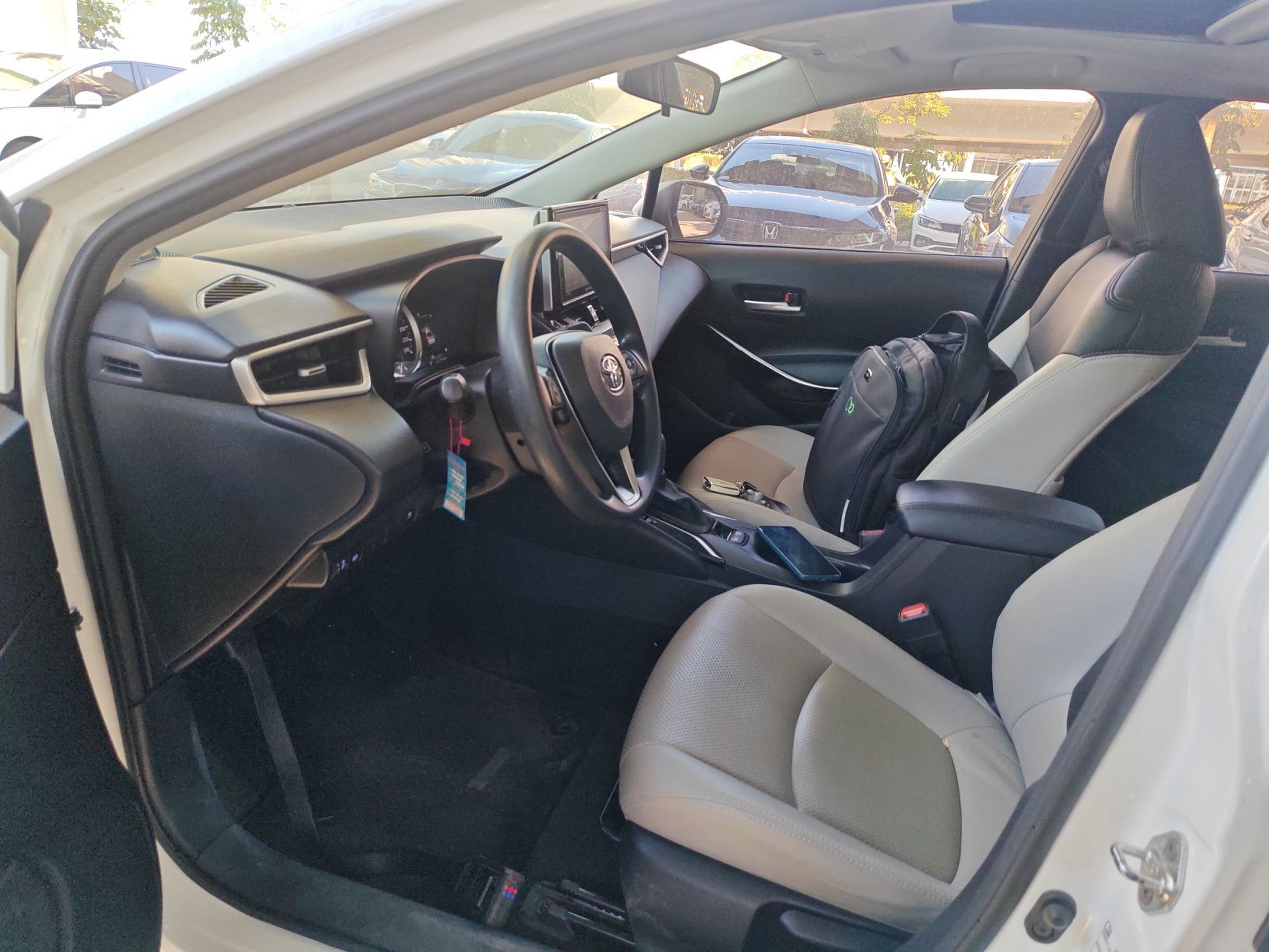 Переднее сиденье в автомобиле