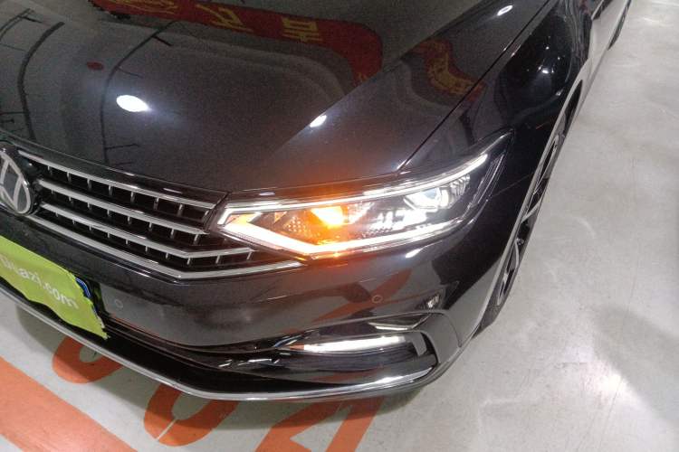 Used Volkswagen Magotan 2025 Zhongxiang Version 330TSI DSG Luxury Edition