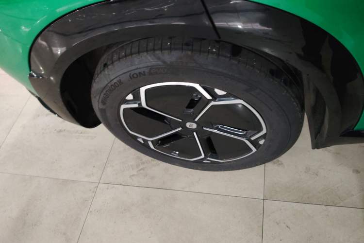 Used  YU7 2025 Ultra-Long Range High-Performance All-Wheel-Drive Max Edition
