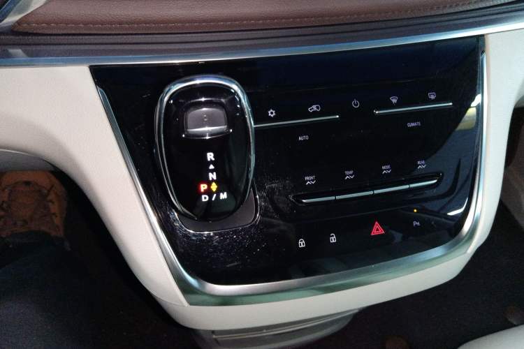 Used Buick GL8 2022 Land Cruiser Executive Class 652T Comfort Model