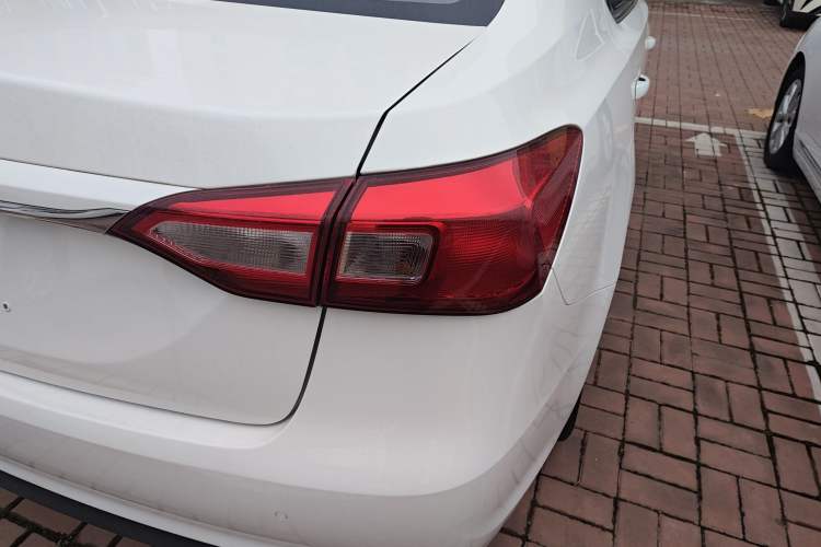 Used Roewe 360 2015 1.5L Automatic Luxury Edition
