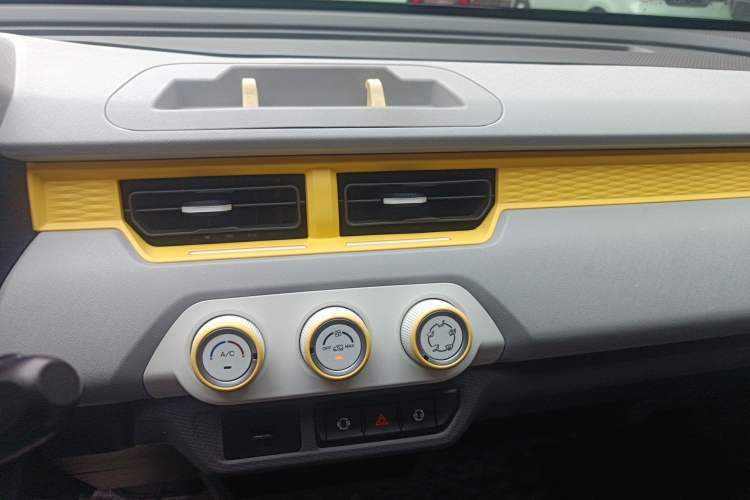 Used Chery QQ Ice Cream 2022 170km Sundae Phosphate Lithium-Ion
