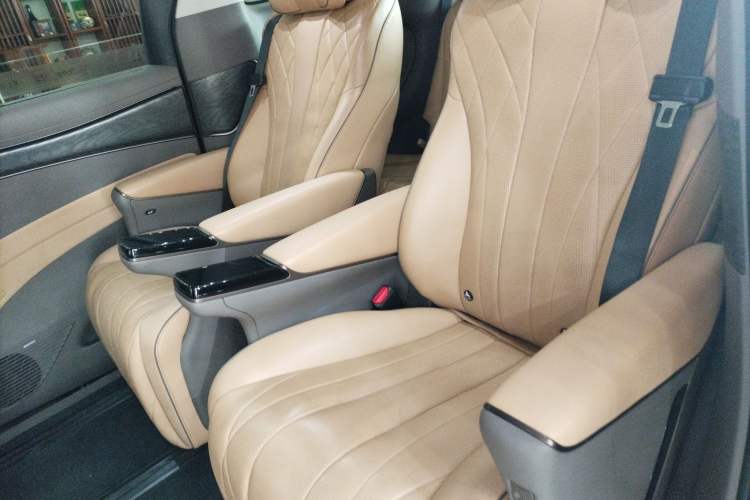 Used Denza D9 2022 DM-i 1040 Prestige Model