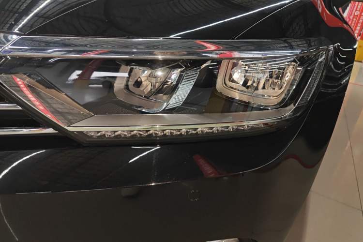 Used Volkswagen Magotan 2019 330TSI DSG Leading Edition China V Standard
