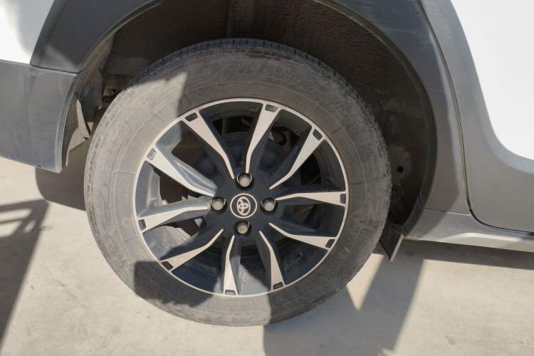 Used Toyota YARiS L 2022 X-Trail 1.5L CVT Leading PLUS Edition