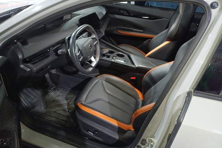 Used Changan UNI-V 2023 1.5T Prestige Model
