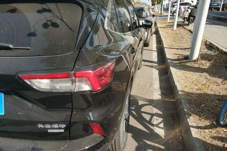 Used Ford Escape 2020 EcoBoost 245 Two-Wheel-Drive Titanium Edition