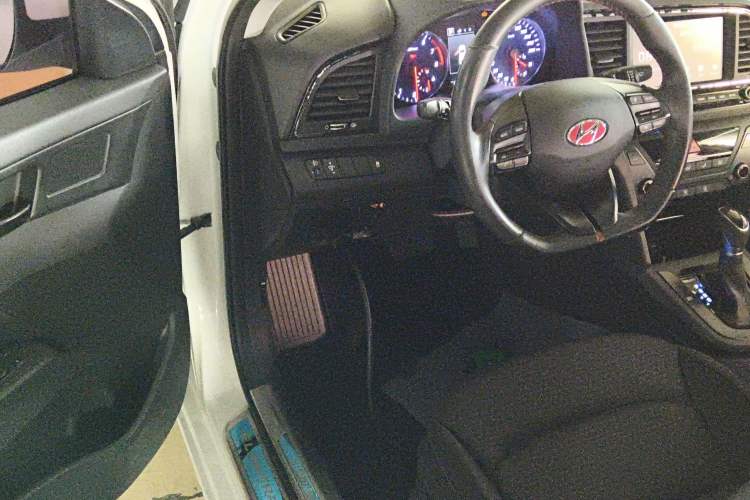 Used Hyundai Elantra 2016 1.4T Dual-Clutch Xuan Dong · Dynamic Version
