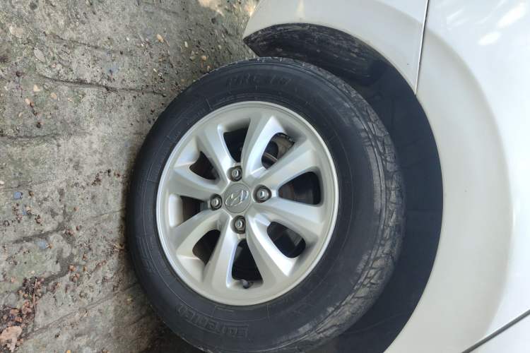 Used Hyundai Verna 2017 1.4L Manual Colorful Skyroof Version China V Standard