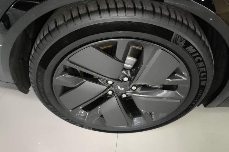 Used Li Auto L8 2025 Max Smart Refresh Edition
