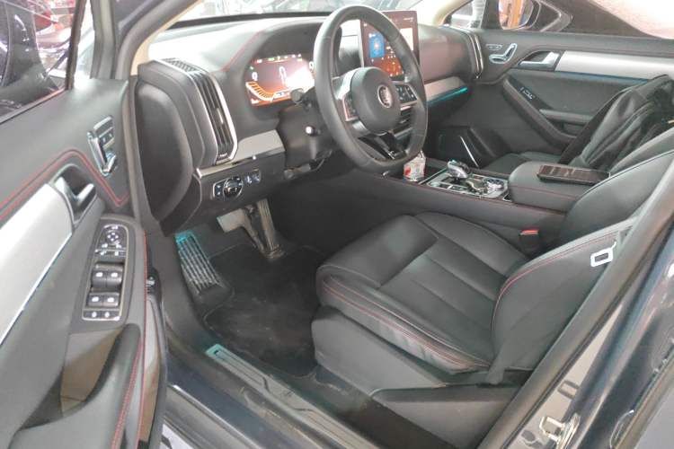 Used BYD Tang New Energy 2018 DM 2.0T All-Wheel Drive Smart Connectivity Luxury Model 7 Seats China V Emission Standard