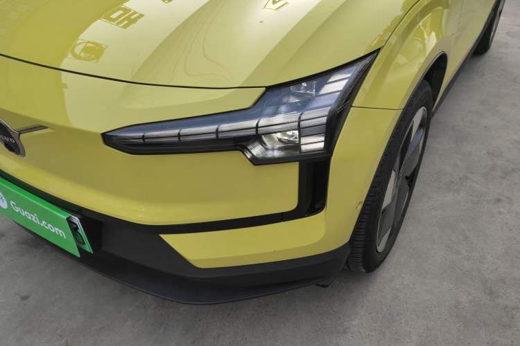 Used Volvo EX30 2025 Rear-Drive Long-Range Version Ultra