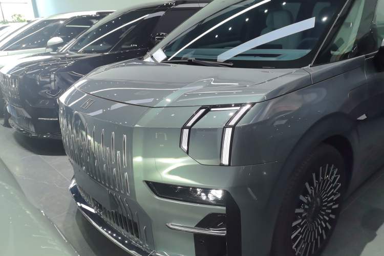 Used Zeekr 009 2024 Six-Seat Executive Version 4WD 108 kWh
