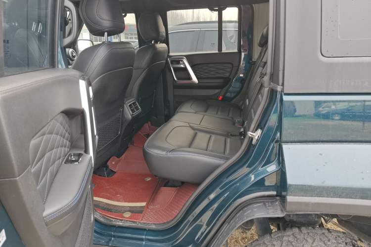 Used  BJ40 2020 2.0T Automatic Four-Wheel Drive Urban Hunter Edition Prestige Version
