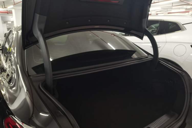 Used Mercedes-Benz E-Class New Energy 2024 E 350 e L Plug-in Hybrid Sedan
