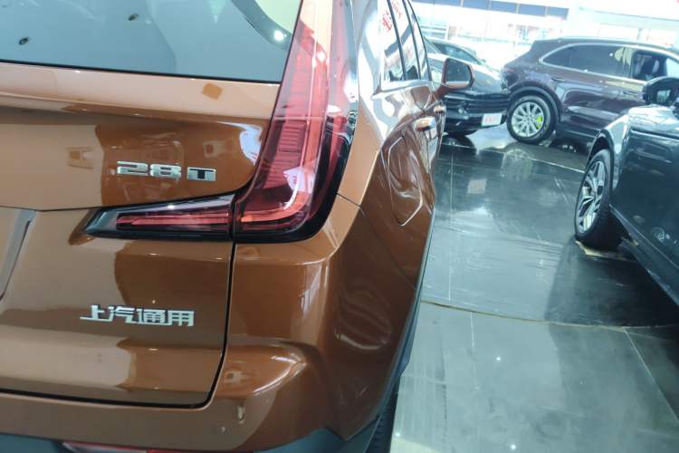 Used Cadillac XT4 2018 28T Two-Wheel-Drive Luxury Model
