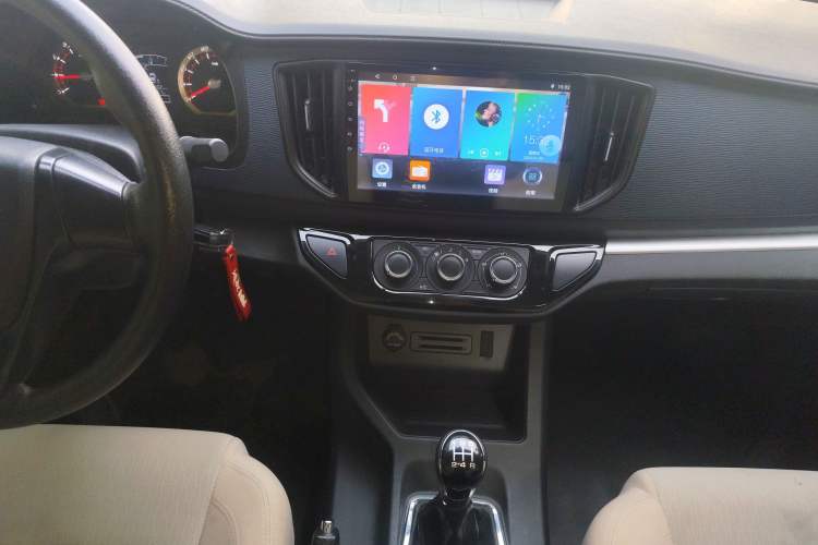 Used FORTHING Lingzhi 2022 Striving Version M5L 1.6L Base Model 7 Seats
