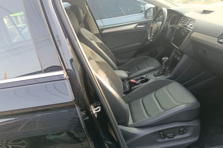 Used Volkswagen Tiguan L 2021 330TSI Automatic Two-Wheel Drive Smart Edition
