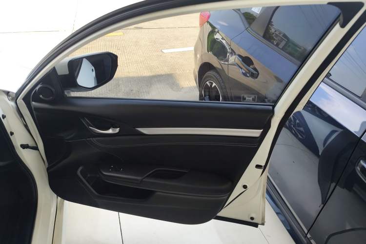 Used Honda Civic 2016 220TURBO CVT Luxury Edition
