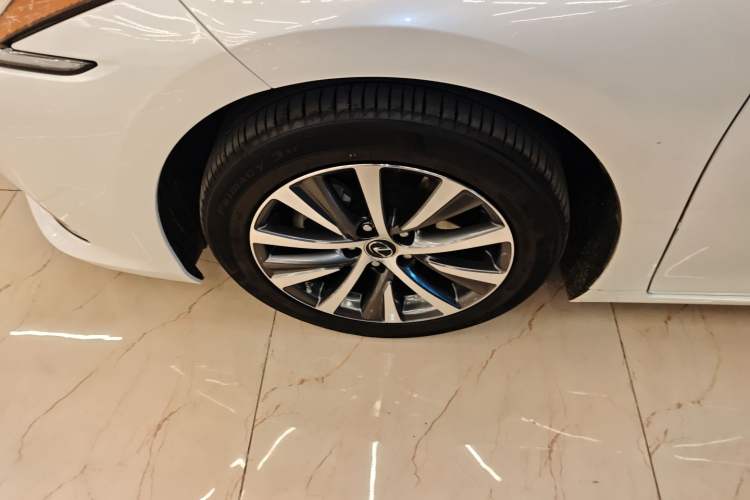 Used Lexus ES 2020 300h Premier Edition
