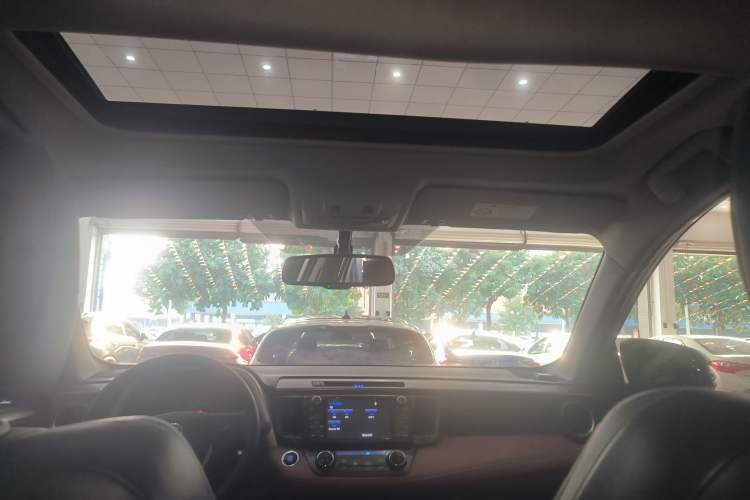 Used Toyota RAV4 2015 2.5L Automatic 4x4 Elite Edition
