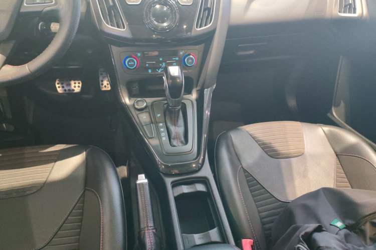 Used Ford Focus 2017 1.5T CTCC White and Black Limited Edition
