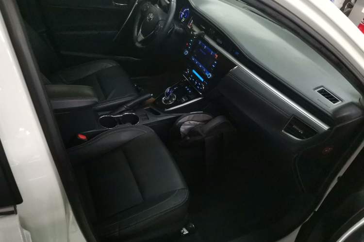 Used Toyota Corolla 2016 Dual-Engine 1.8L E-CVT Elite Edition
