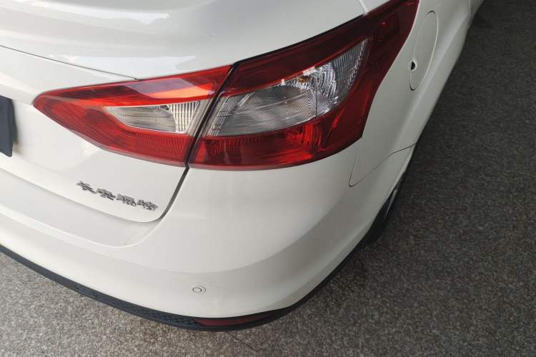 Used Ford Focus 2012 Sedan 1.6L Automatic Fashion Edition