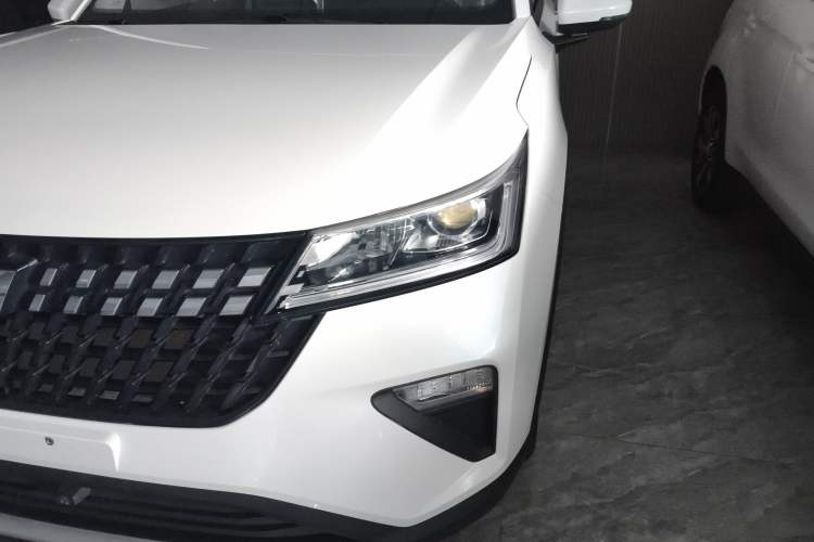 Used Wuling Alvez 2022 1.5L Manual Free-Style Model
